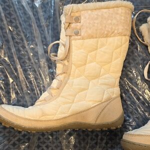 Columbia Women's Quilted Winter Boots - Cream and Tan